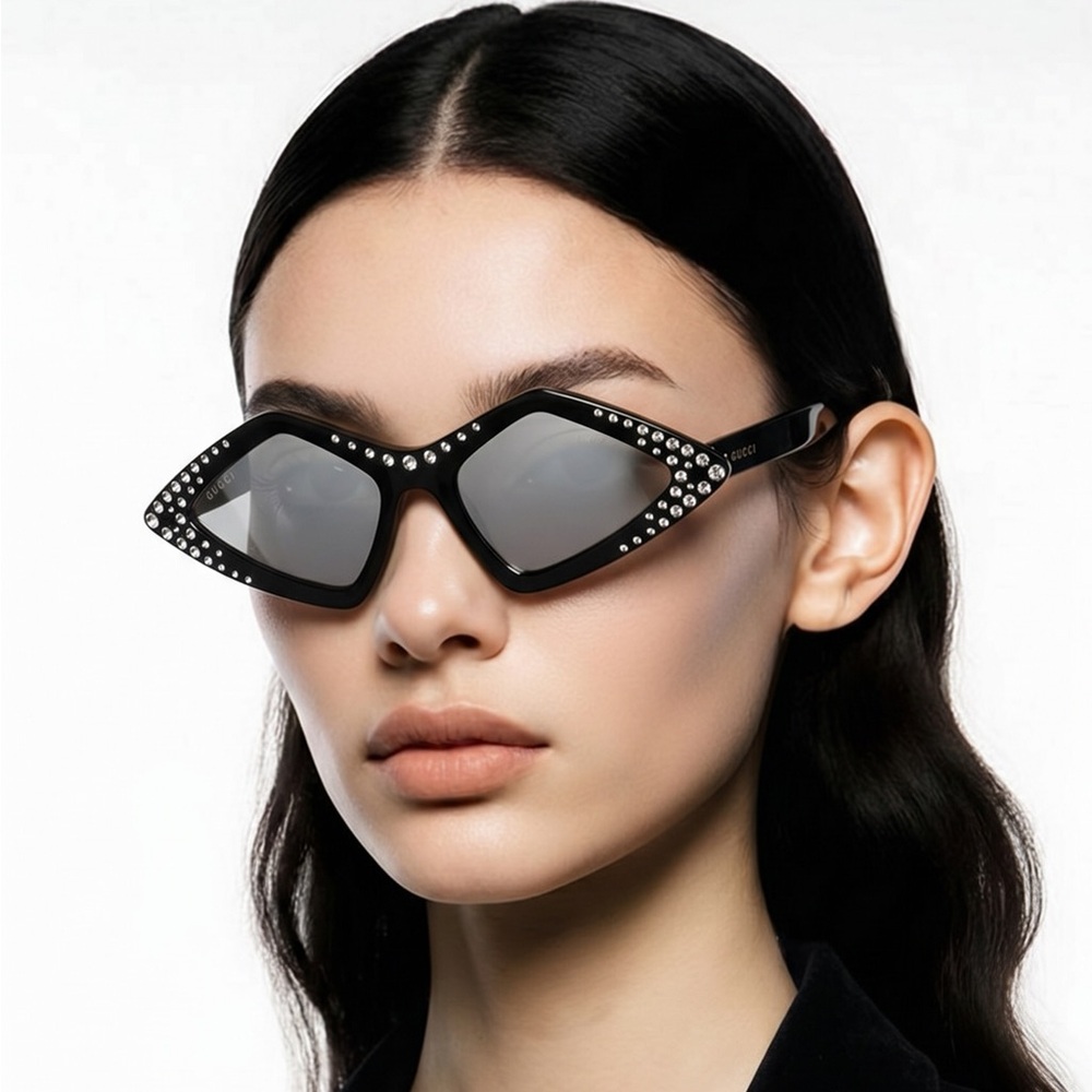 New Authentic Gucci Black Rhinestone Sunglasses. GG0496s 004